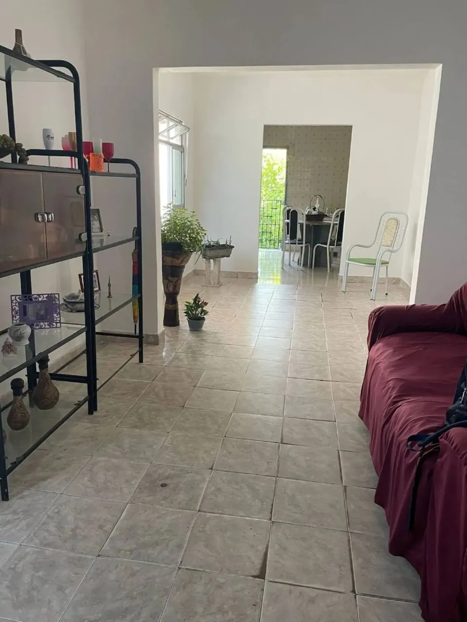 Casa no Bairro Centro com 4 Quartos, Quintal e Área de Serviço