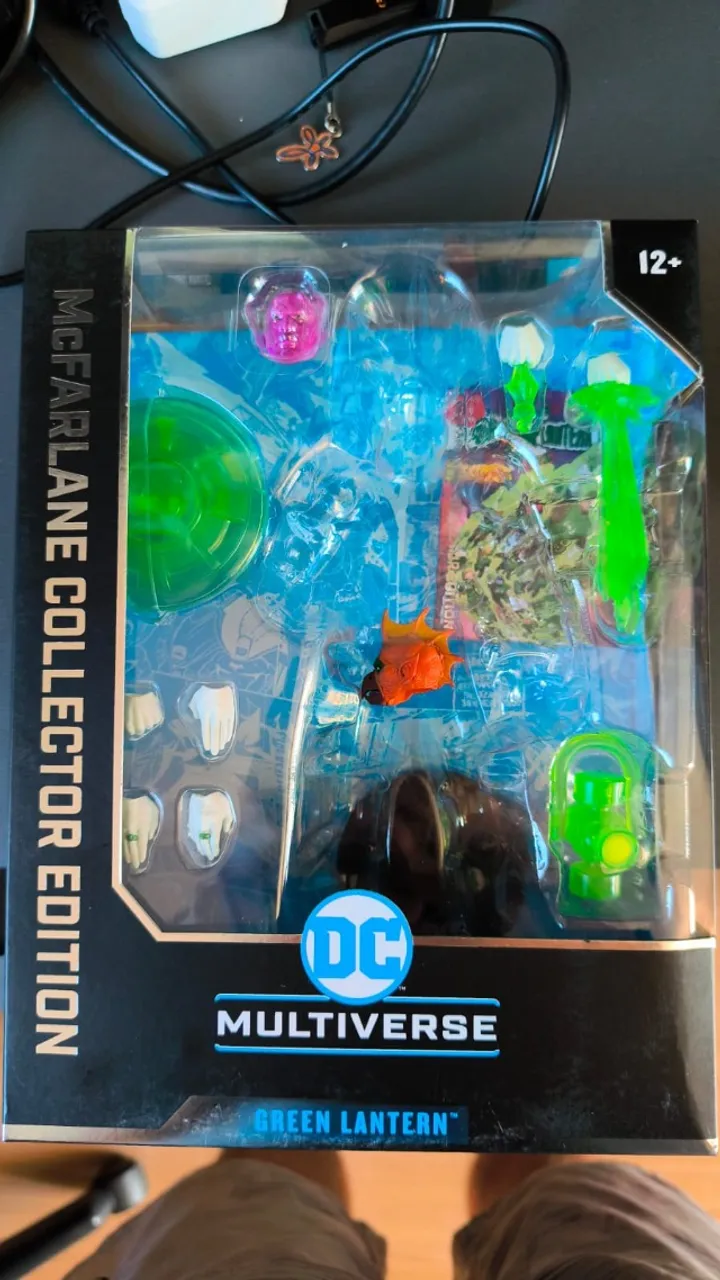 Acessórios e Heads do Lanterna Verde McFarlane, vai tudo da figura menos o corpo