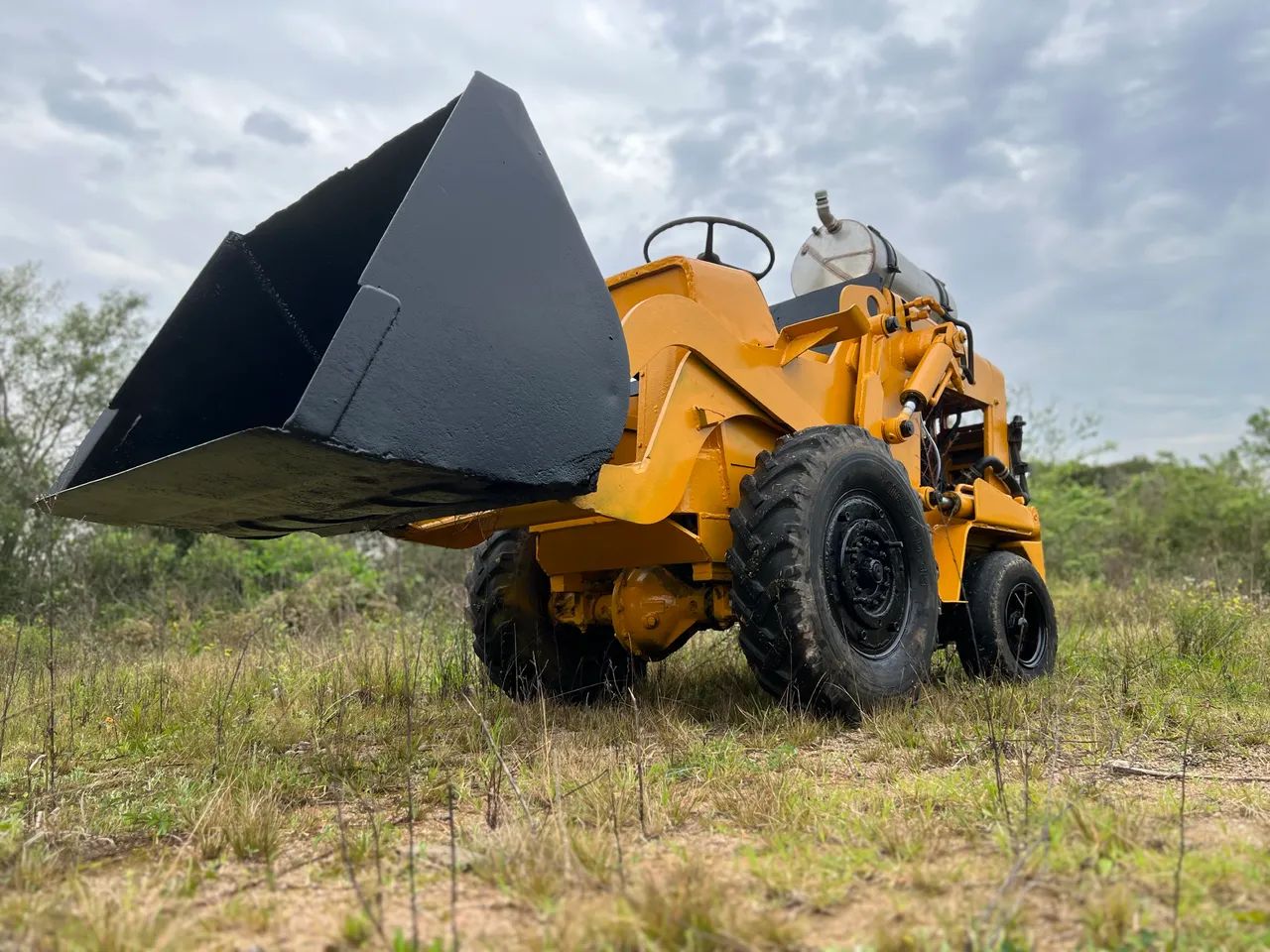 Mini Pá Carregadeira Hough H25 - Foto 5