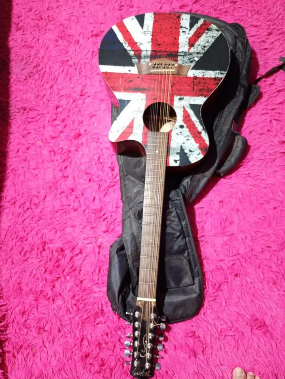 Violão 12 cordas com design da bandeira britânica marca Tagima