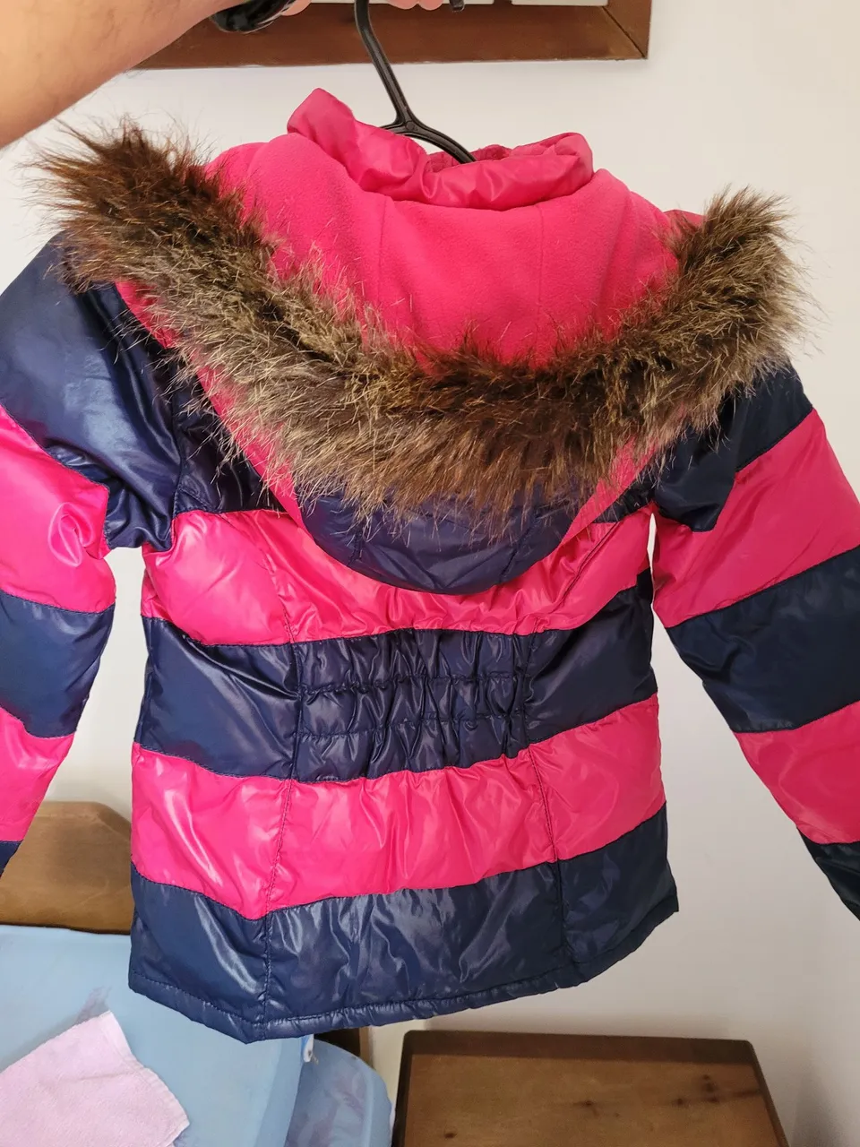 Jaqueta Original Da GAP. Tamanho M até 8 anos com Capuz
