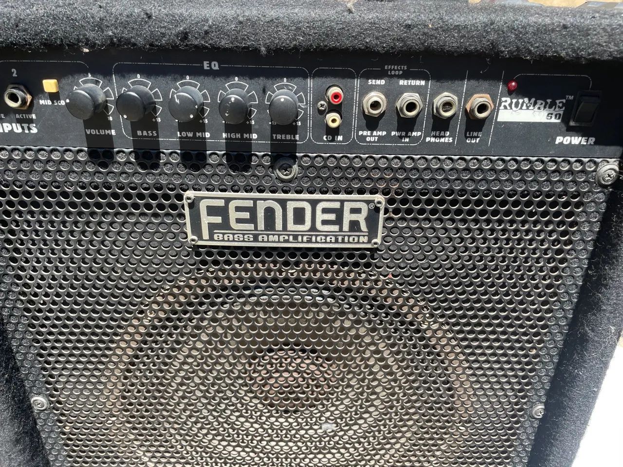 Amplificador Fender Rumble 60W Para baixo