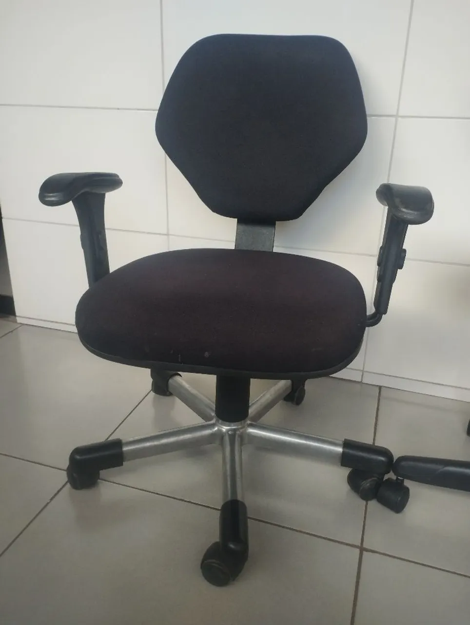 Cadeira de Escritório com Rodas