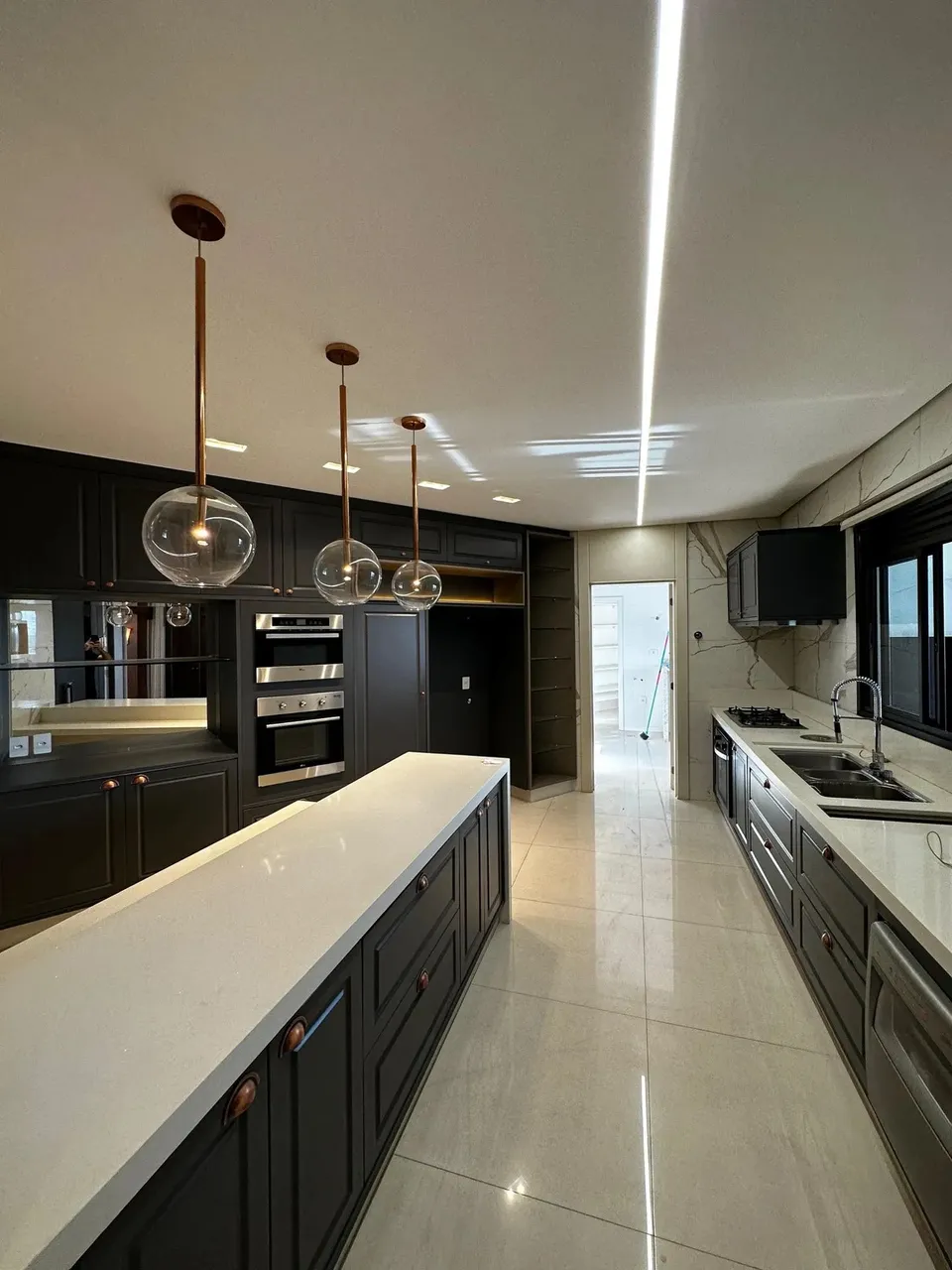 Apartamento a venda com 271 m2 com 04 suítes no Edifício Royal President - Quilombo - Cuia