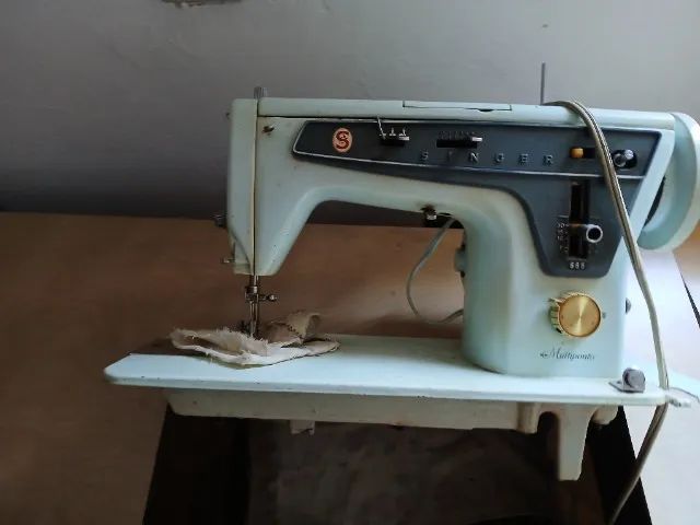 Máquina de Costura Multipontos Singer