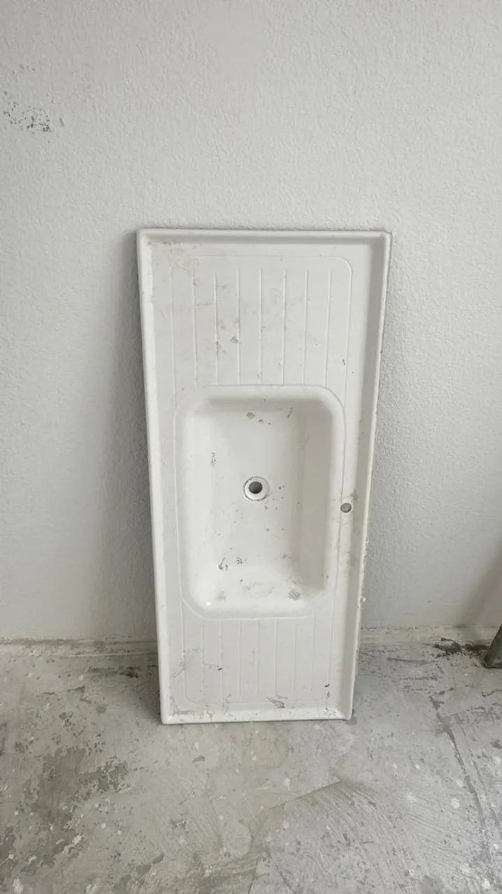 Pia de Cozinha de Cerâmica - Padrão Apartamento Tenda - Usado