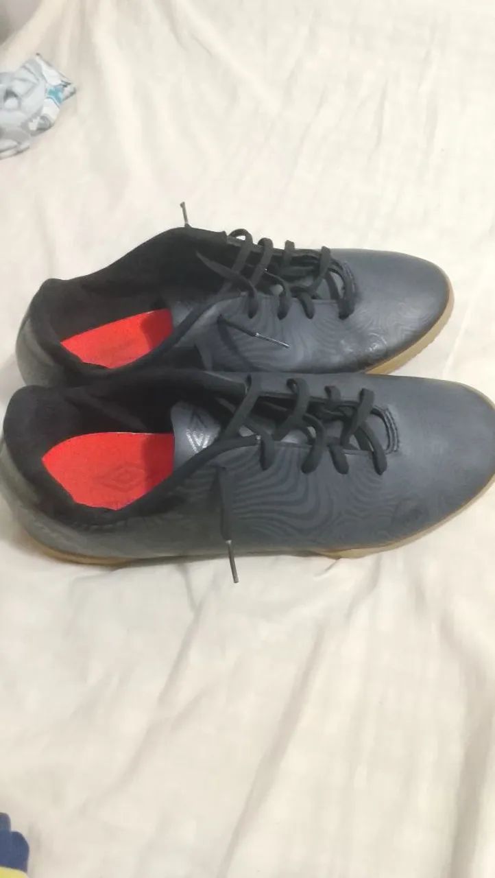 Tênis de futsal umbro