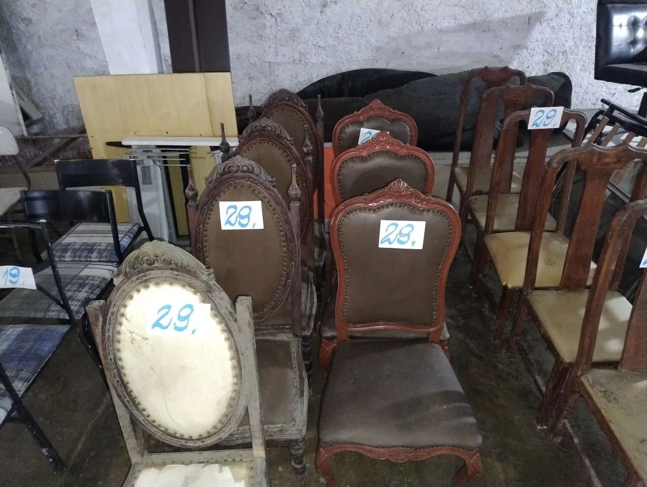 Cadeiras em madeira maciça de sala - Foto 3