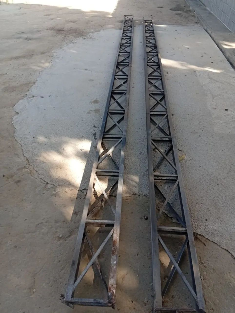 Duas treliças para galpão nunca usada uma medindo 7 m e 77 cm outra medindo 7 m e 90