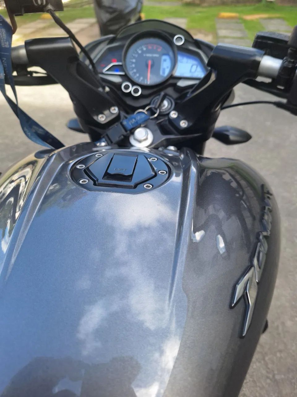 Bajaj Dominar 200 2025 - Foto 3