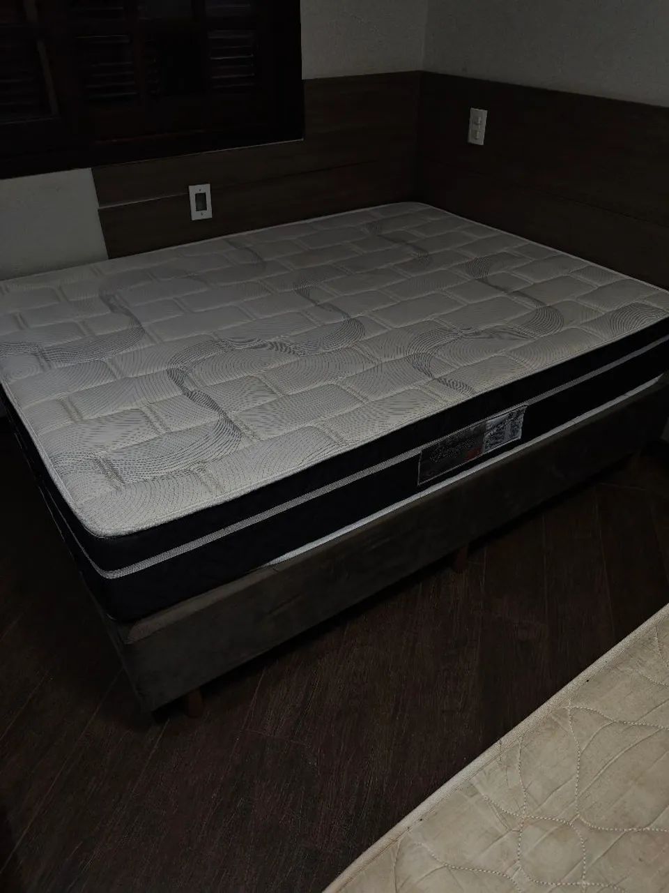 Cama casal semi nova