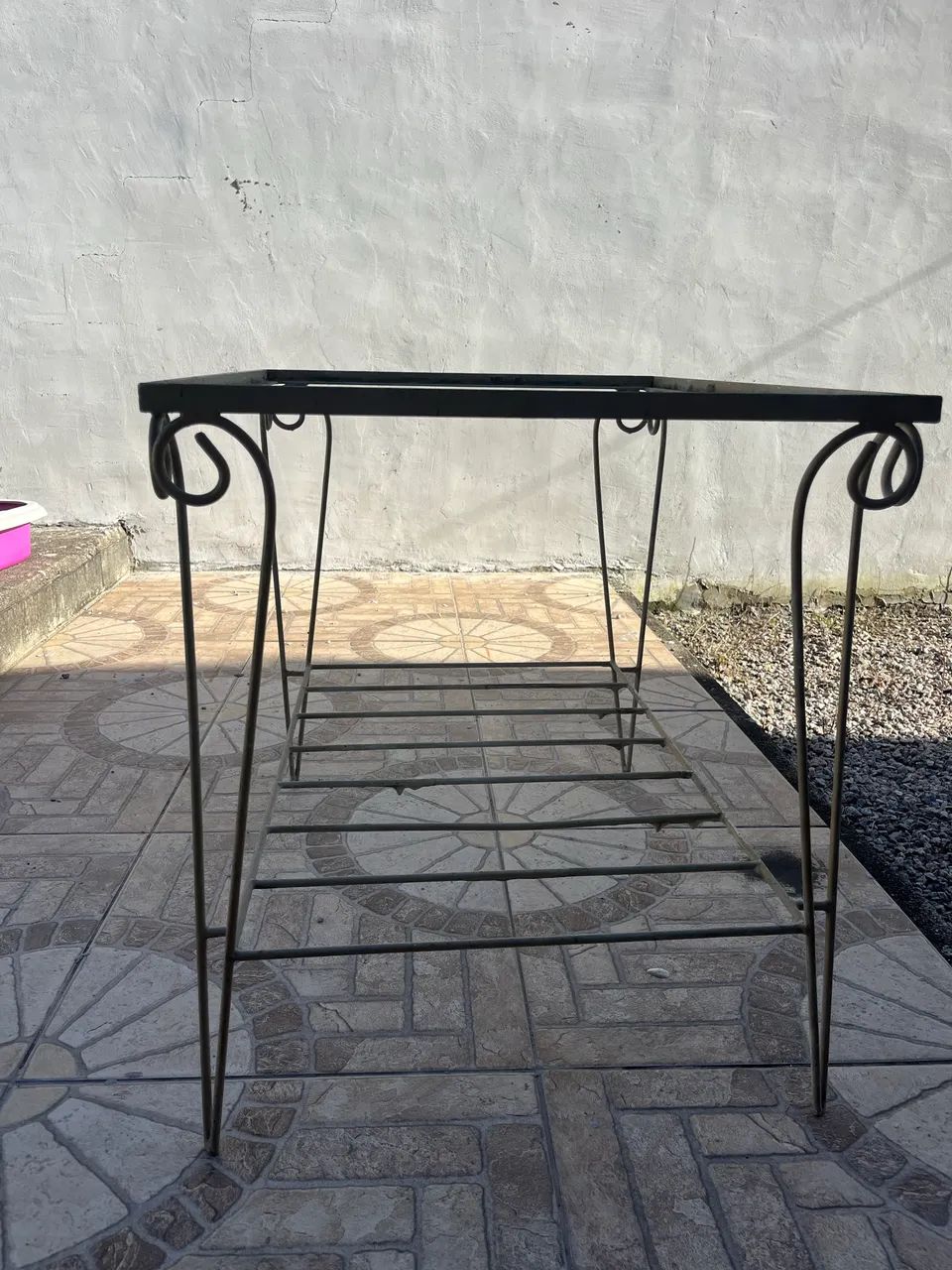Base de mesa em ferro trabalhado com prateleira - sem vidro - Foto 4