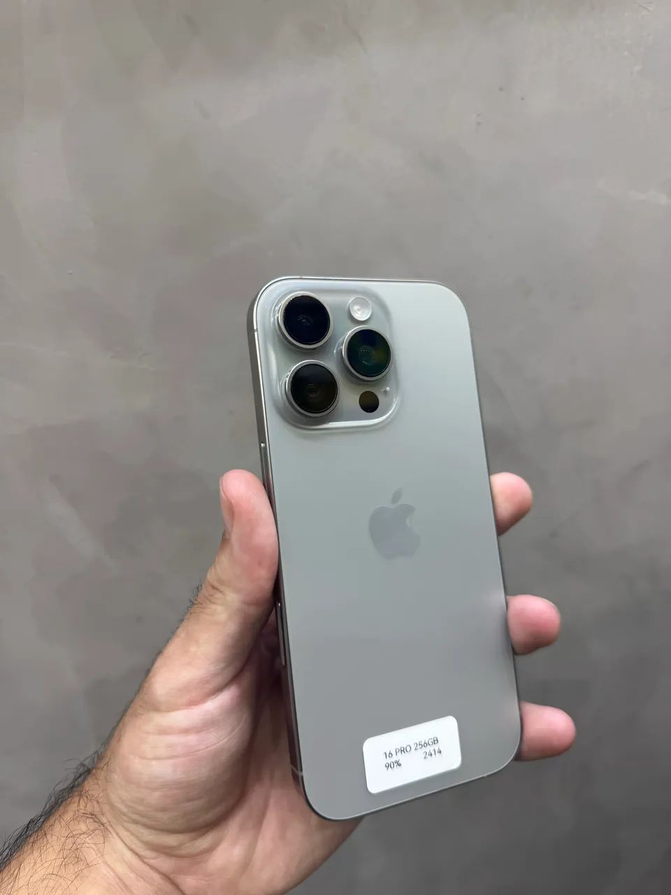 IPHONE 16 PRO 256GB NATURAL SEMI NOVO PROMOÇÃO - Celulares e