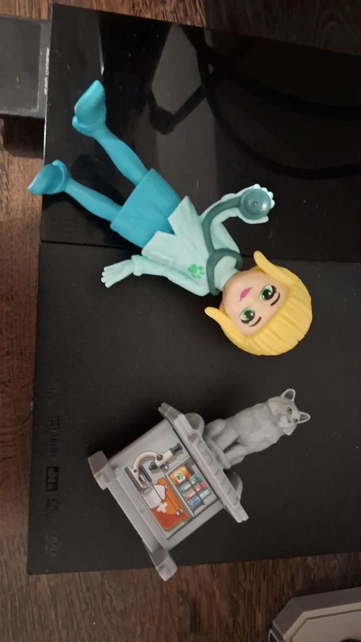 Boneca Kinder ovo pascoa veterinária