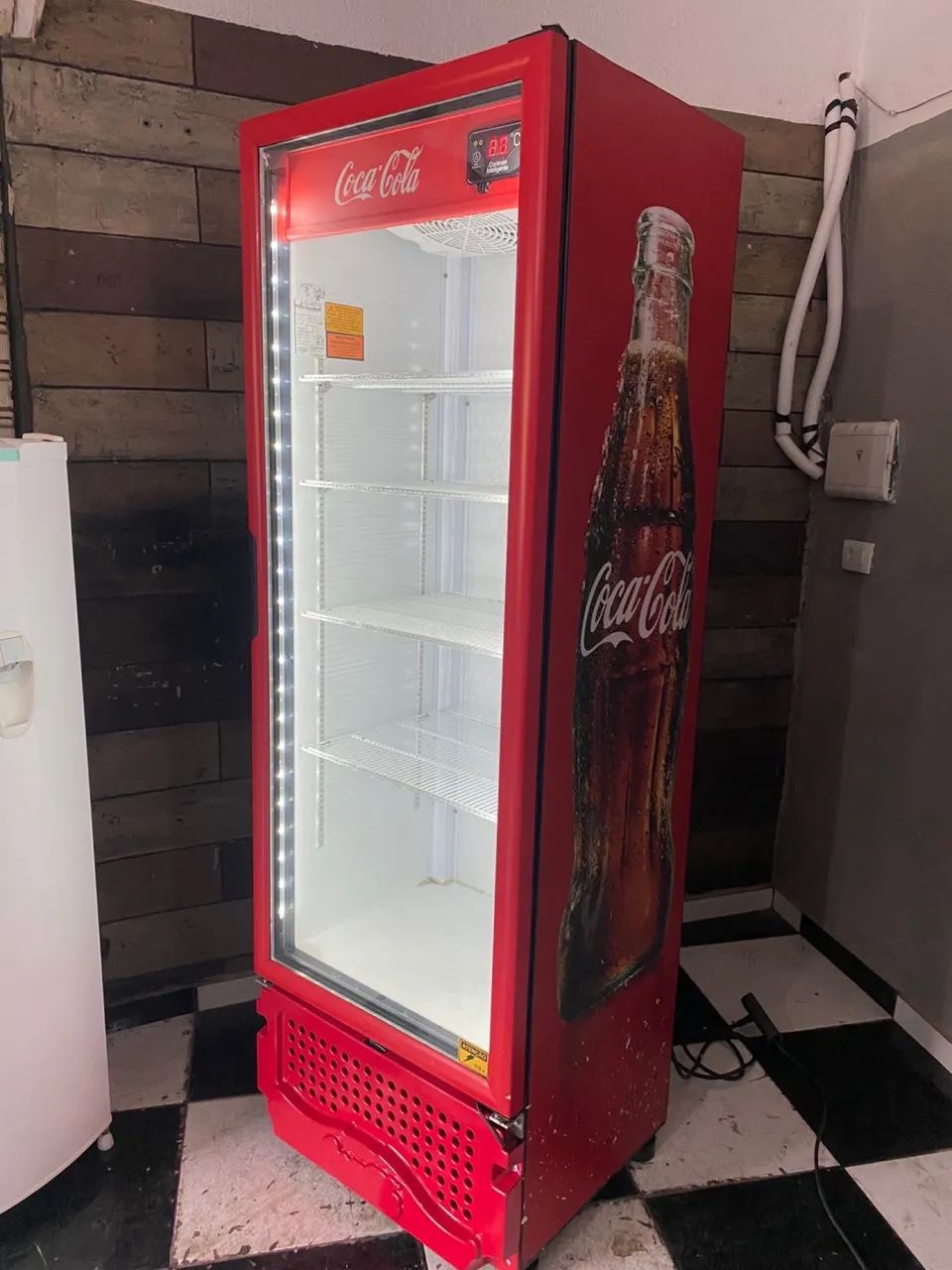 Expositora de bebidas coca porta de vidro 110v  - Foto 4
