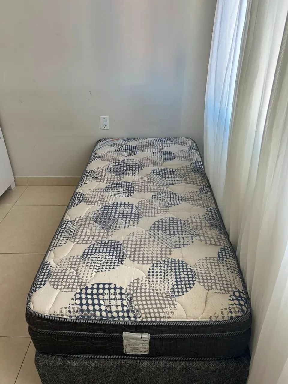 Cama de solteiro box 