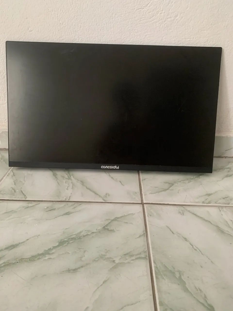 Monitor gamer Concordia com listras