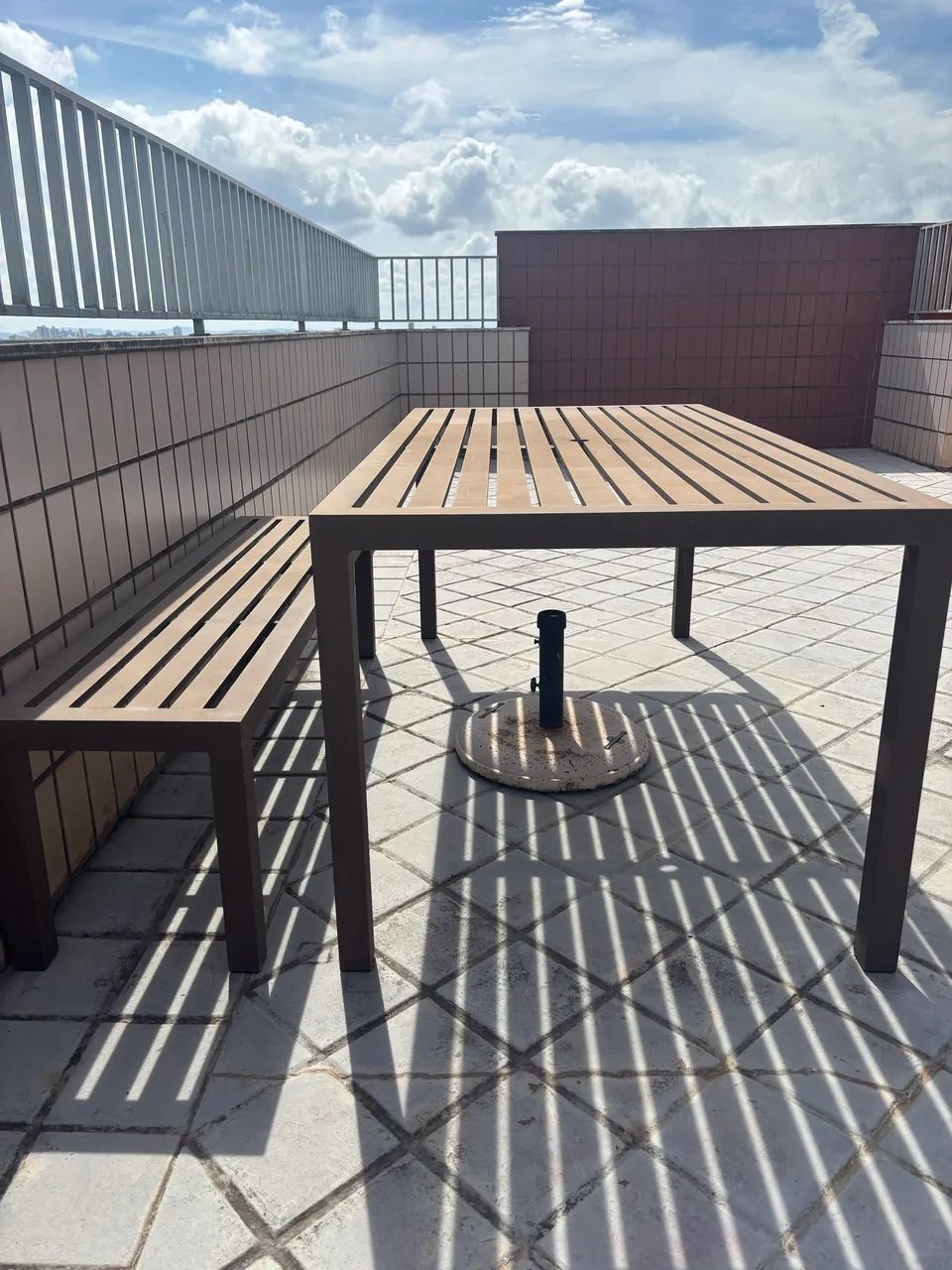 Mesa de Alumínio Ripada Retangular 180x90 + Banco 160cm | Área Externa