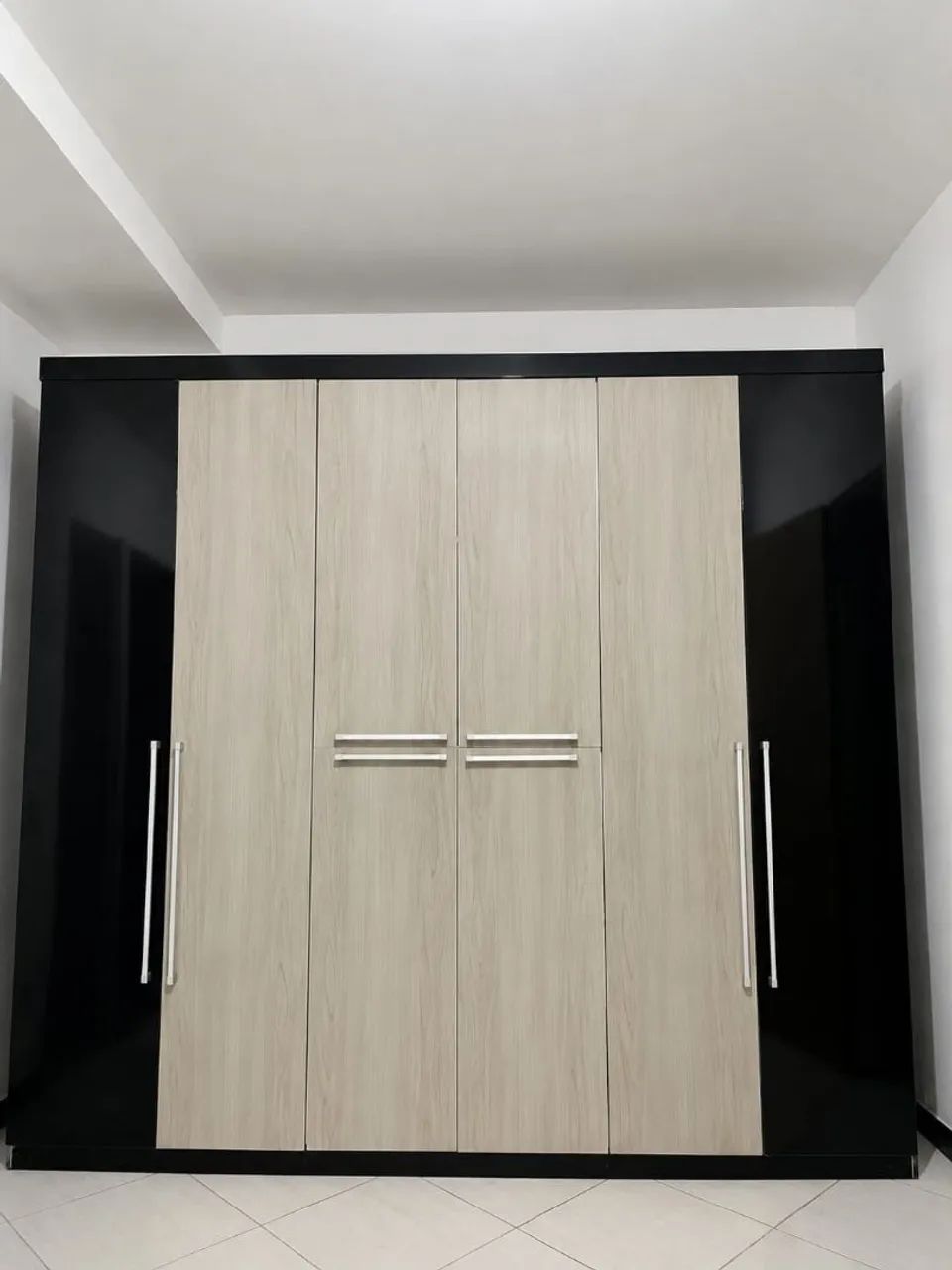 Vendo Guarda Roupas de 6 Portas