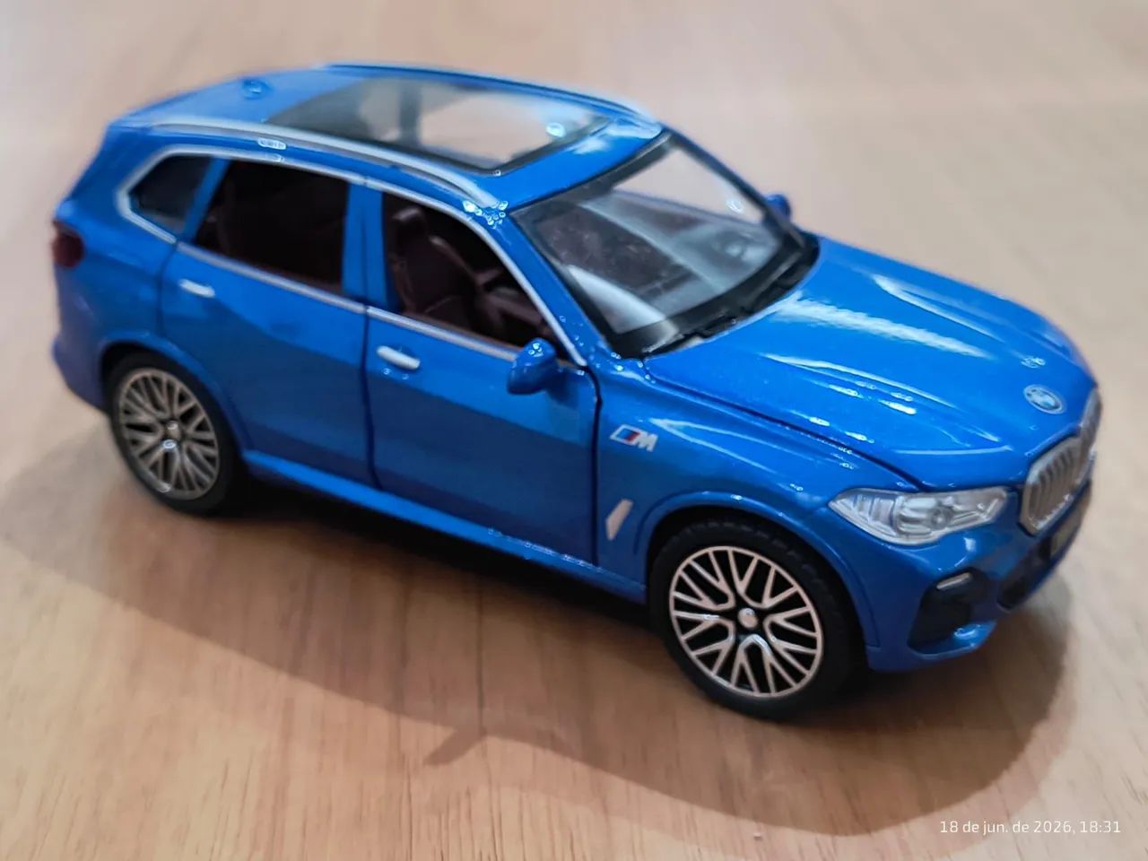 BMW X5 Escala 1:32 Carro de ferro - Foto 2