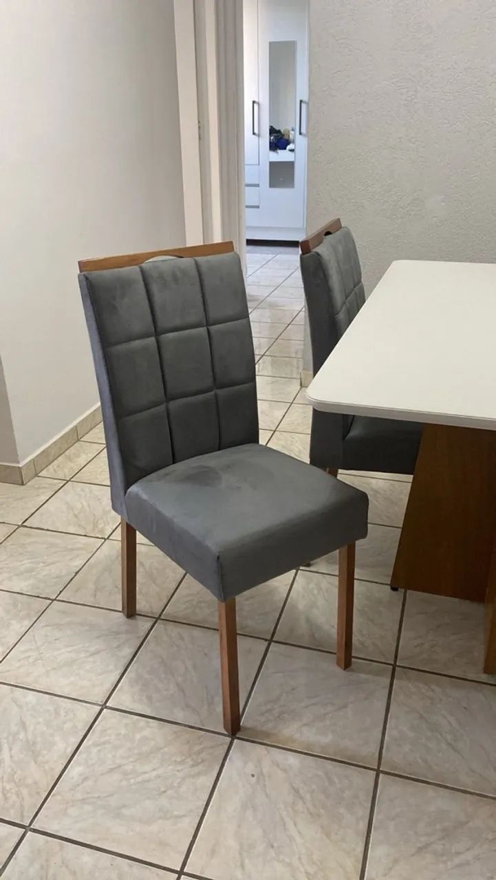 Mesa com 4 cadeiras 