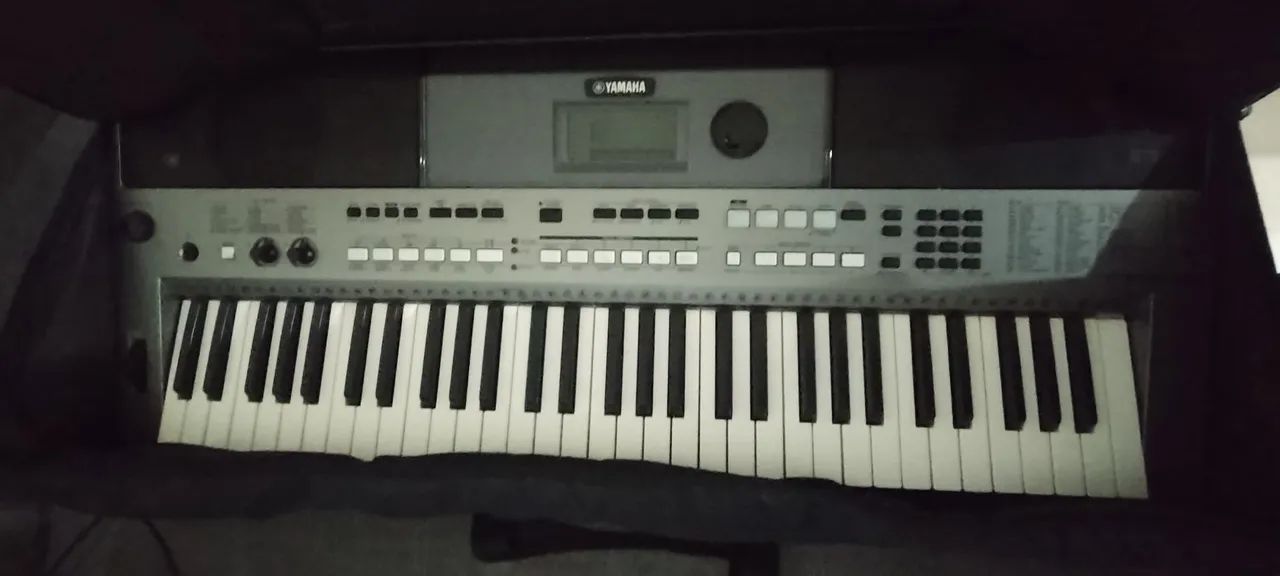 Teclado Yamaha PSR-E443
