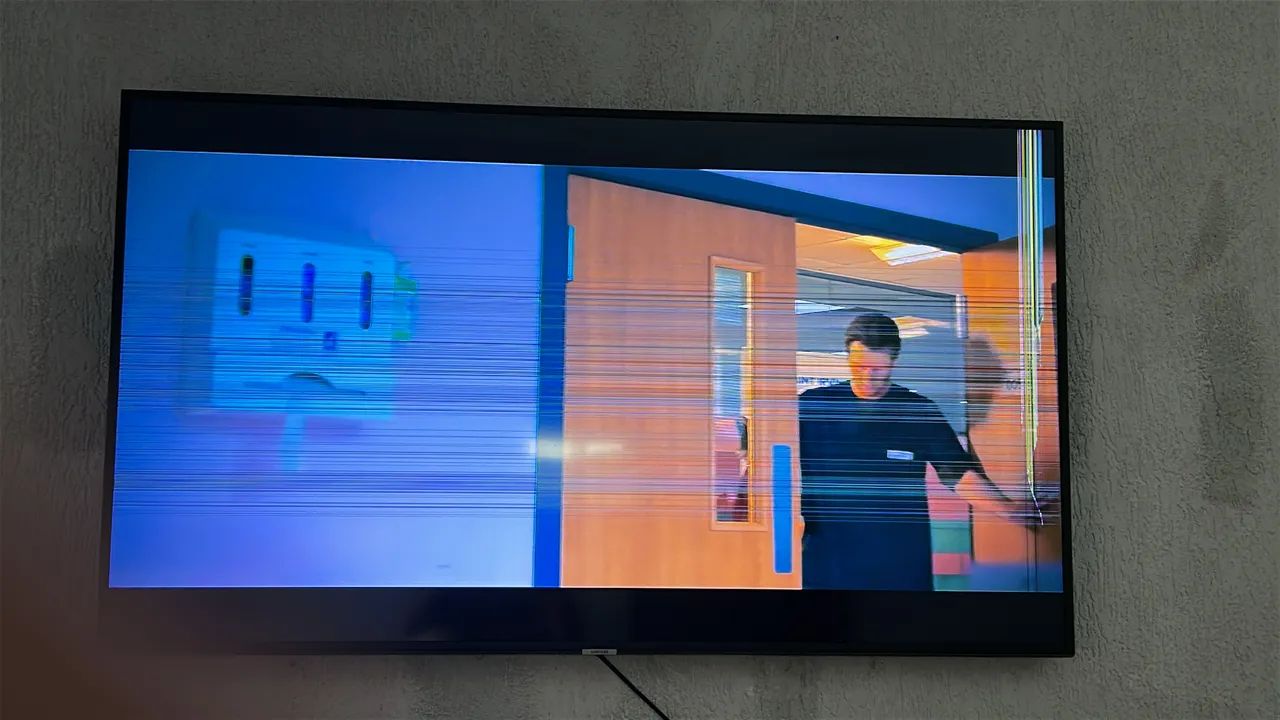 Vendo tv estragada pra retirada de peça ou conserto  - Foto 3