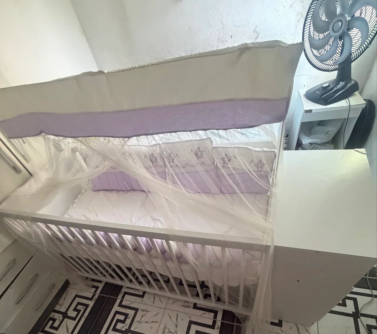 Berço com mini cômoda 