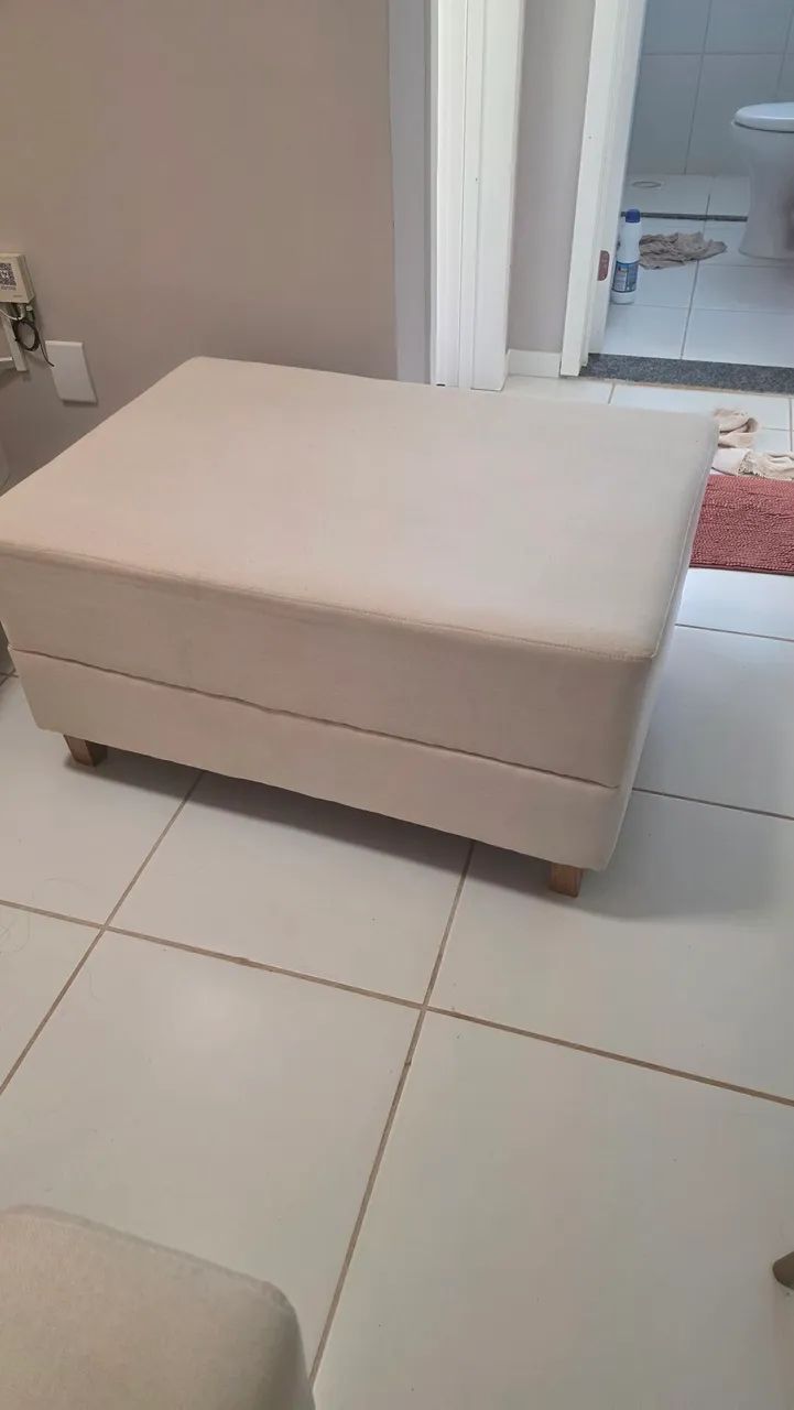 Sofá 2,08m + 2 puffs grandes - vendo junto ou separado - Foto 5