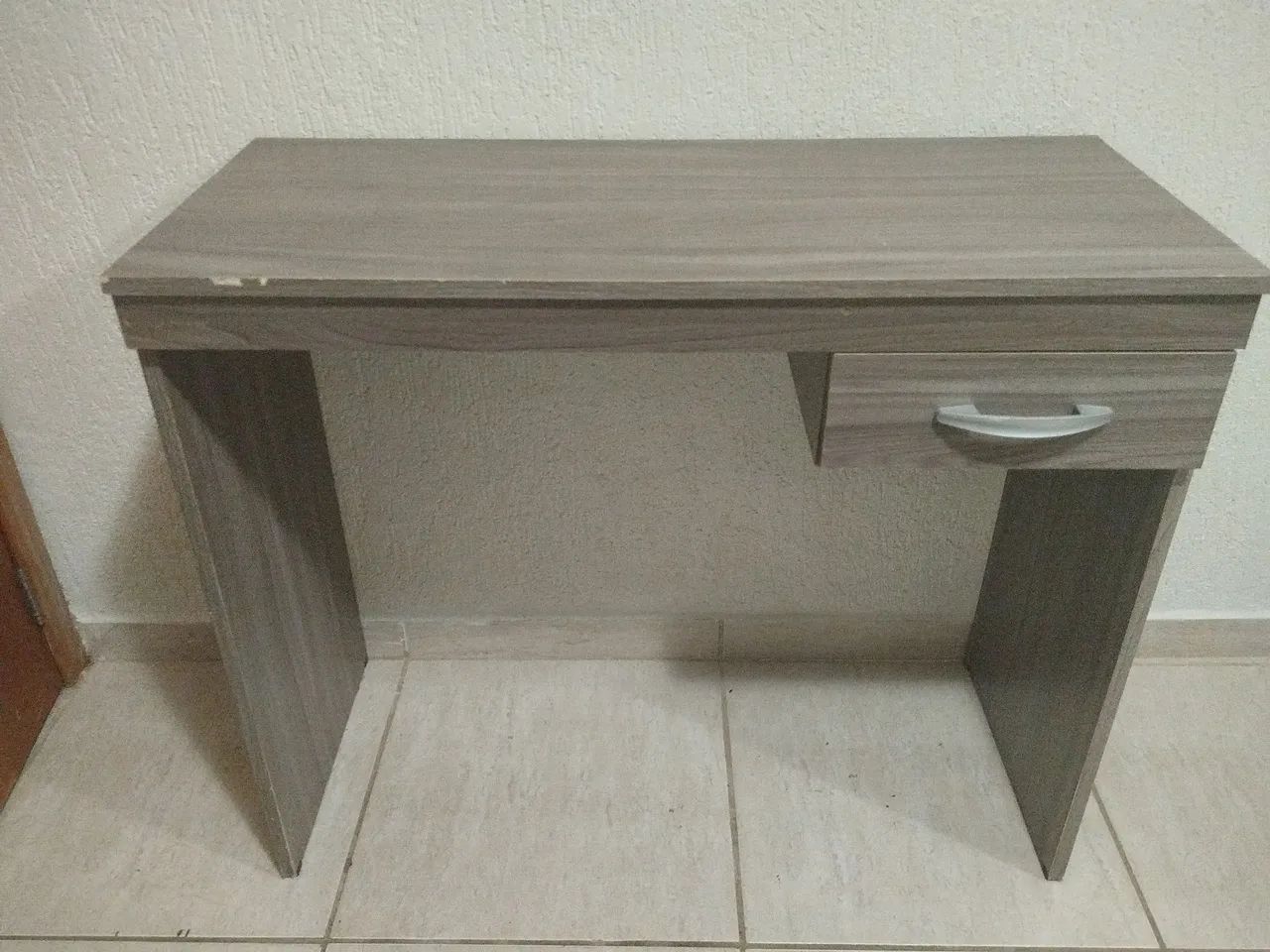 Mesa de escritório pequena 