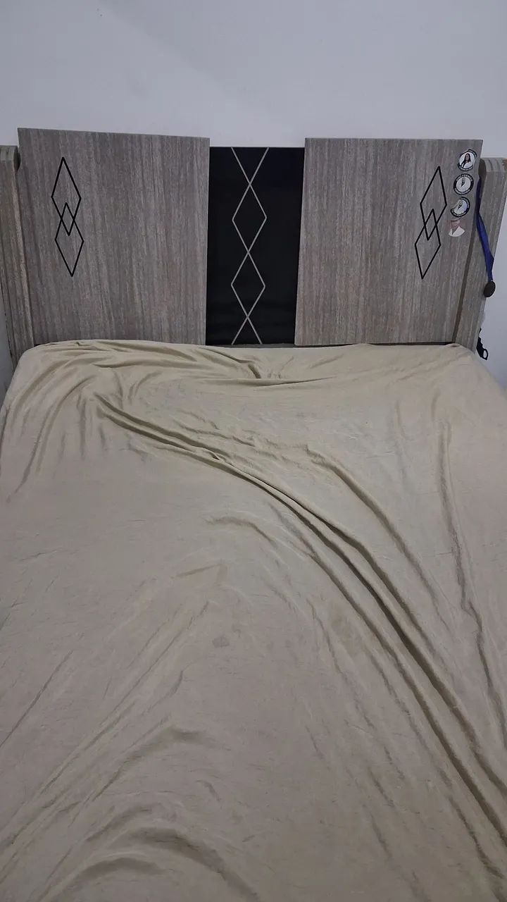 Cama de casal usada