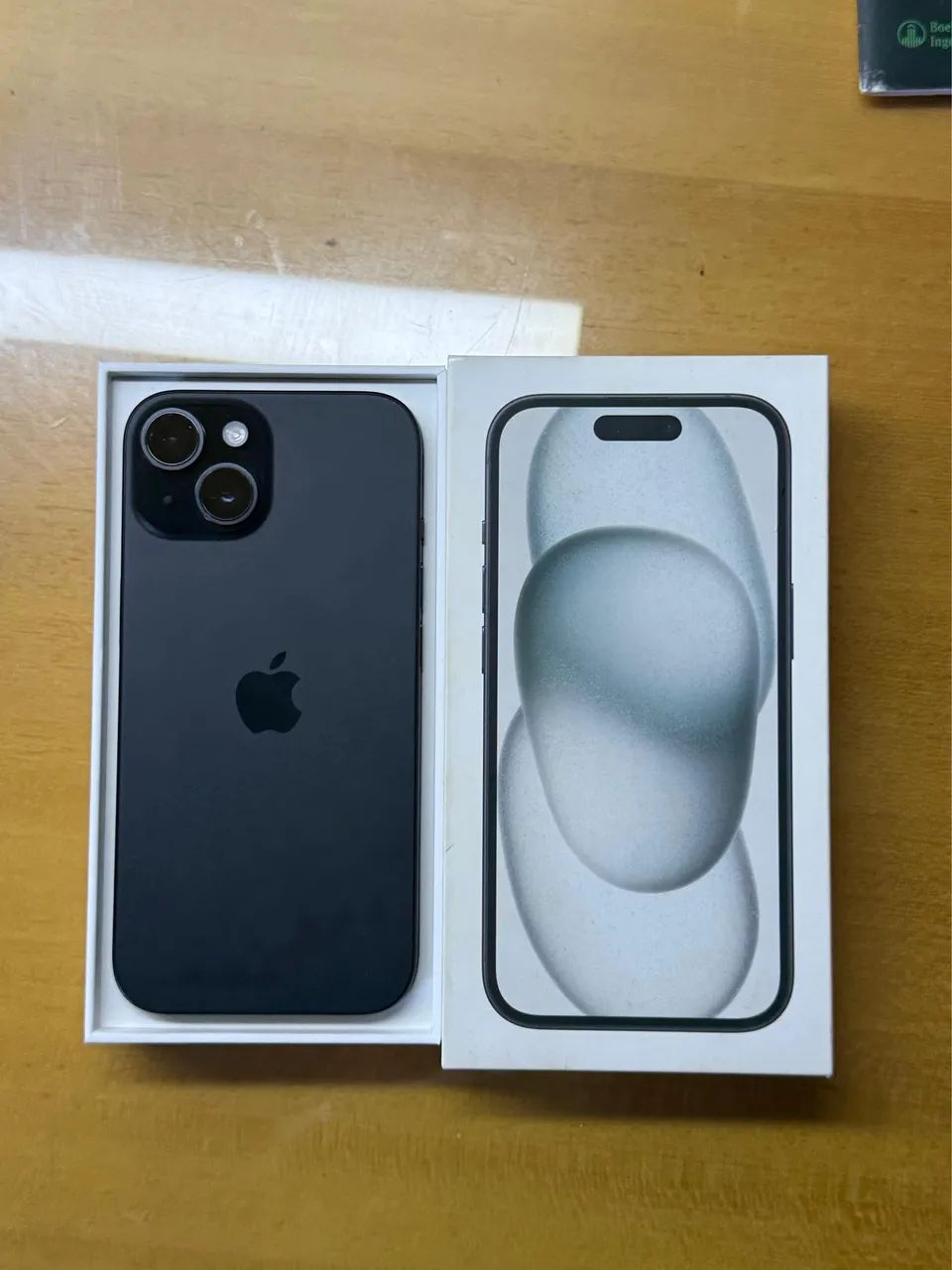 Celular iPhone 15 256 gb sem nenhum detalhe 