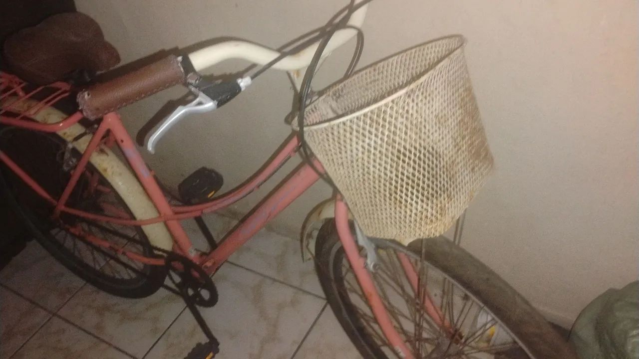 Bicicleta salmão com cestinha  - Foto 3