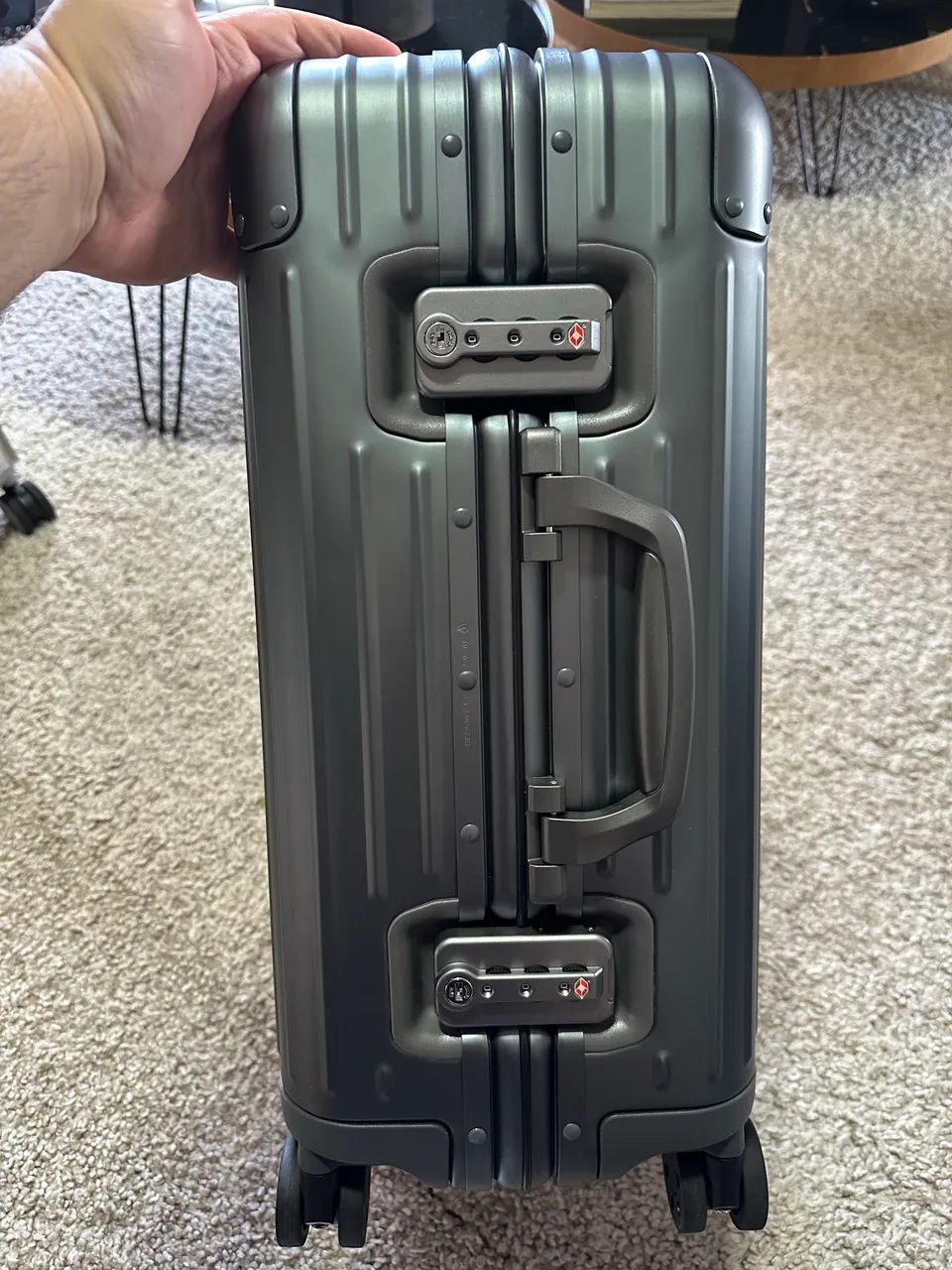 Mala Rimowa em alumínio cinza chumbo  - Foto 2
