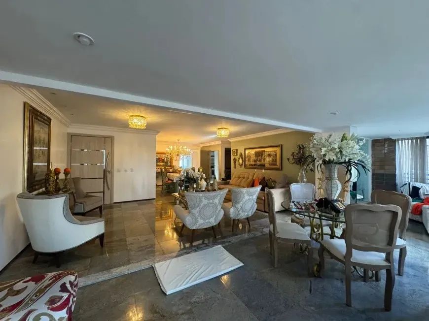 Apartamento à venda no Meireles com 3 suítes