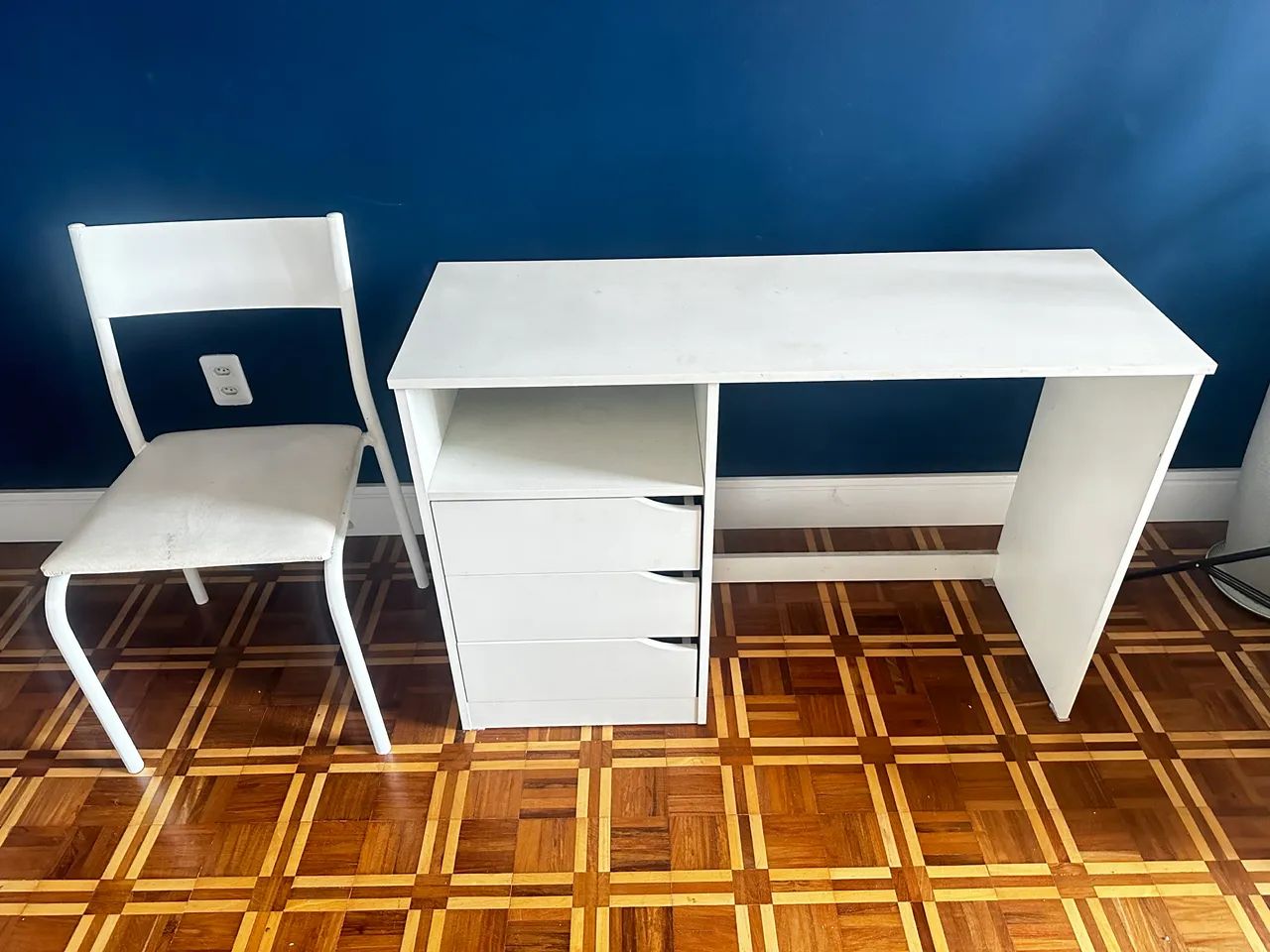 Escrivaninha com cadeira - Foto 2
