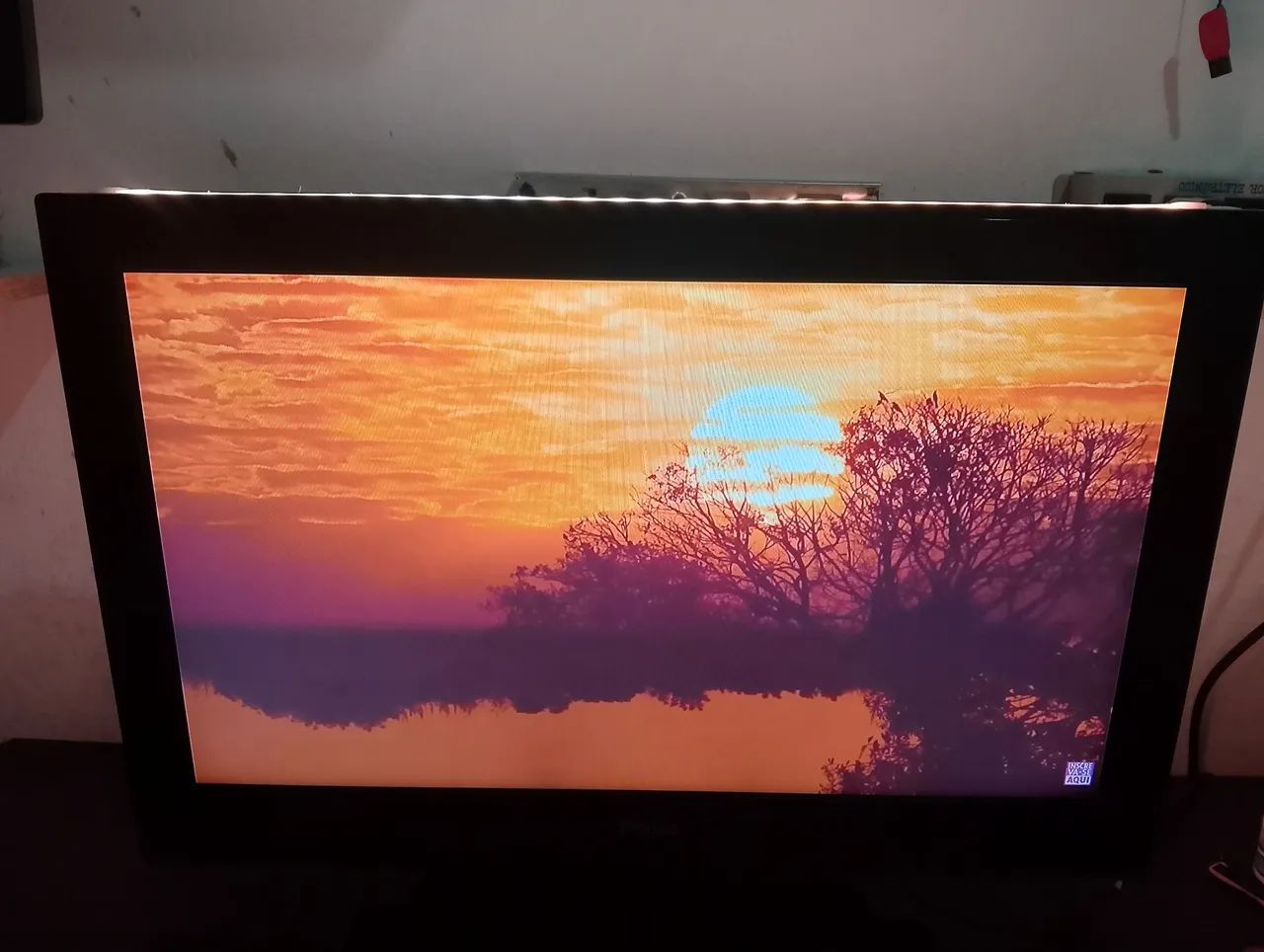 Tv Philco Ambilight 24 Polegadas  - Foto 4