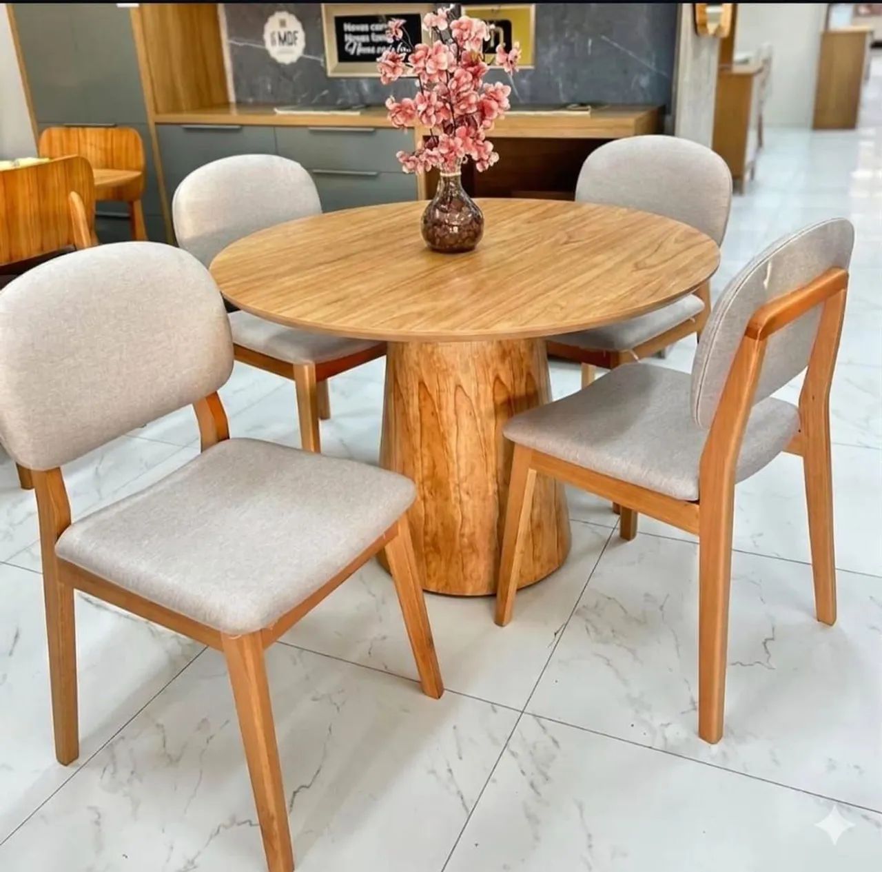 Conjunto mesa redonda com 4 cadeiras  - Foto 2