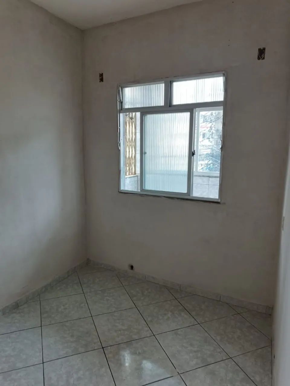 Vendo casa ao lado da praça do Valqueire  - Foto 3