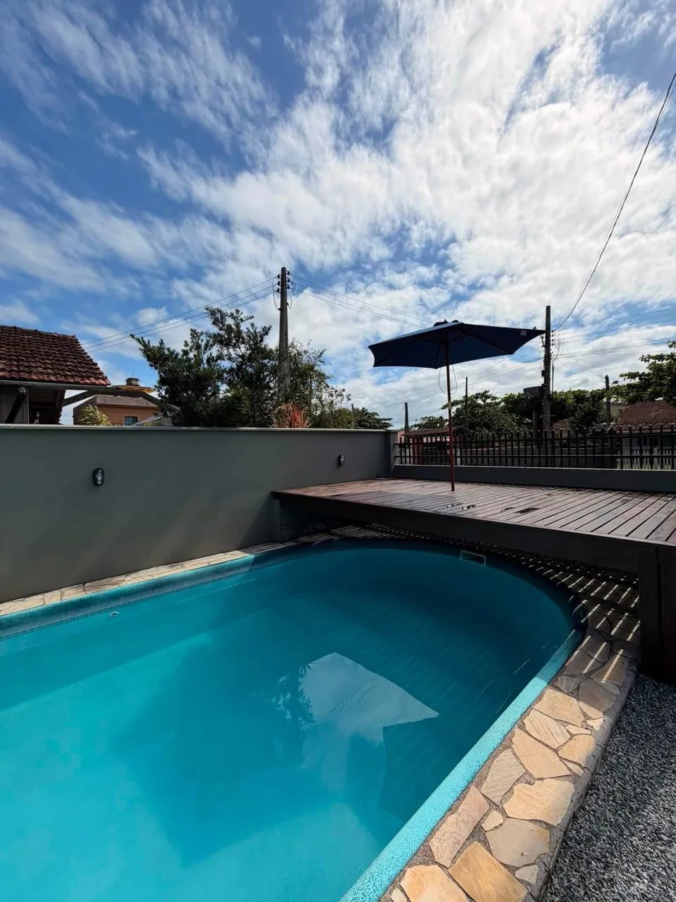 Casarão com Piscina e 4 quartos