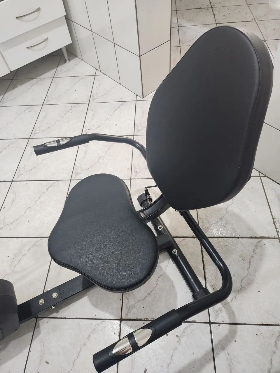 Vendo bicicleta ergométrica semi nova e sem uso. *   1150,00  no pix - Foto 4
