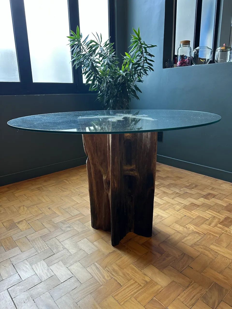 Mesa com tampo de vidro e base de tronco de madeira  - Foto 2
