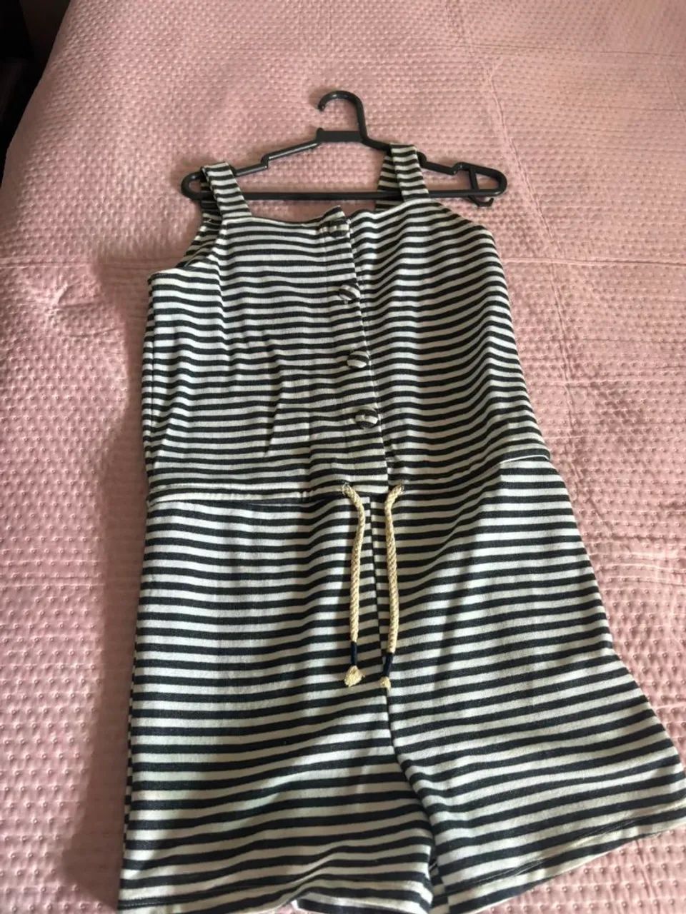 Variadas roupas femininas, tem delas que não foi usada 