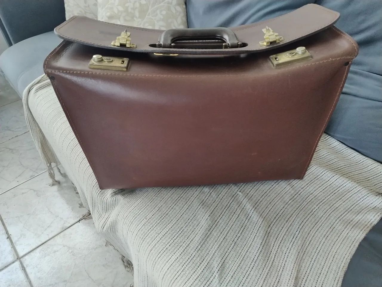 Mala antiga em couro 
