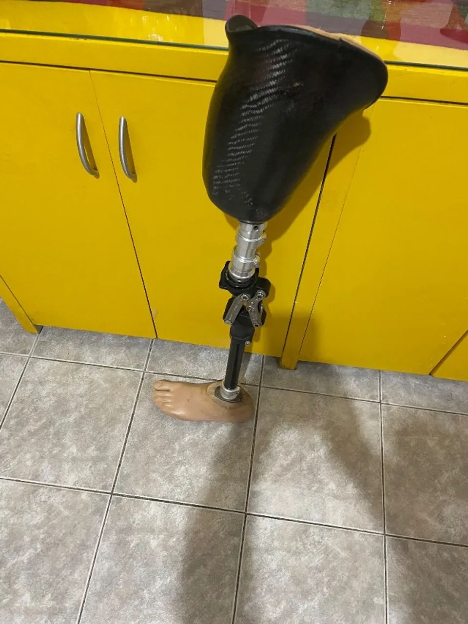 Prótese tranfemorais - Foto 5