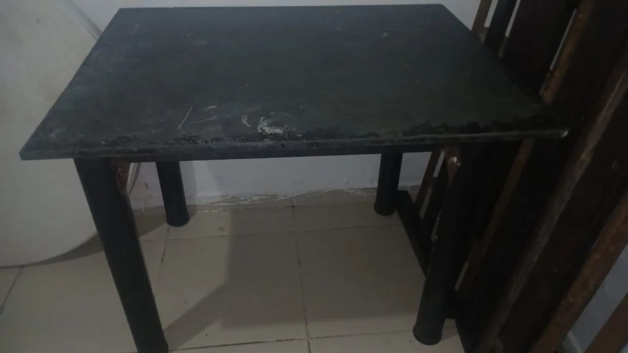 Mesa de mármore 4 cafeiras