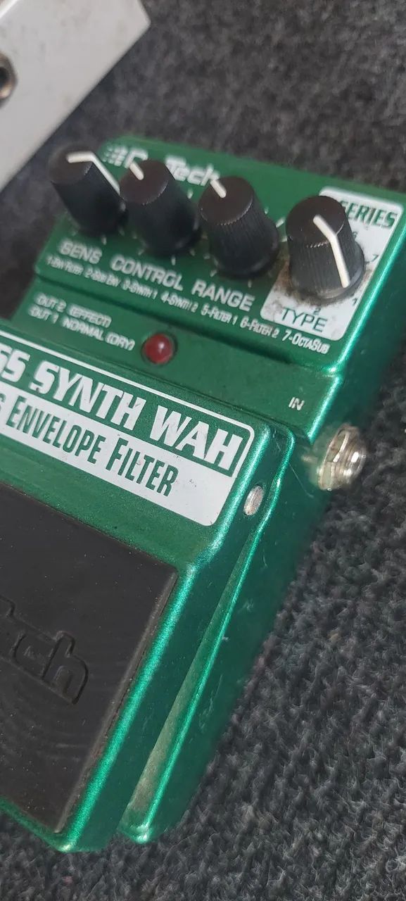 DIGITECH BASS SYNTH WAH: 7 FILTROS EM UM PEDAL VERSÁTIL
