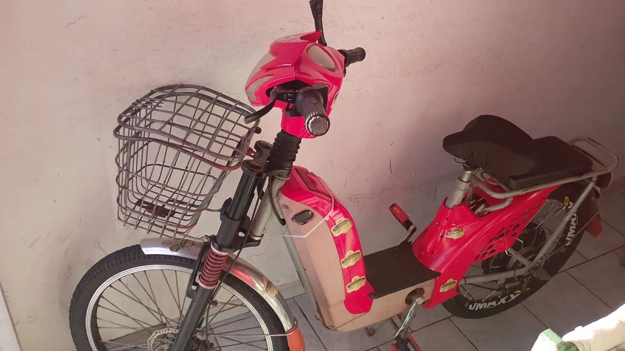 Bicicleta elétrica com documentação e revisão em dia