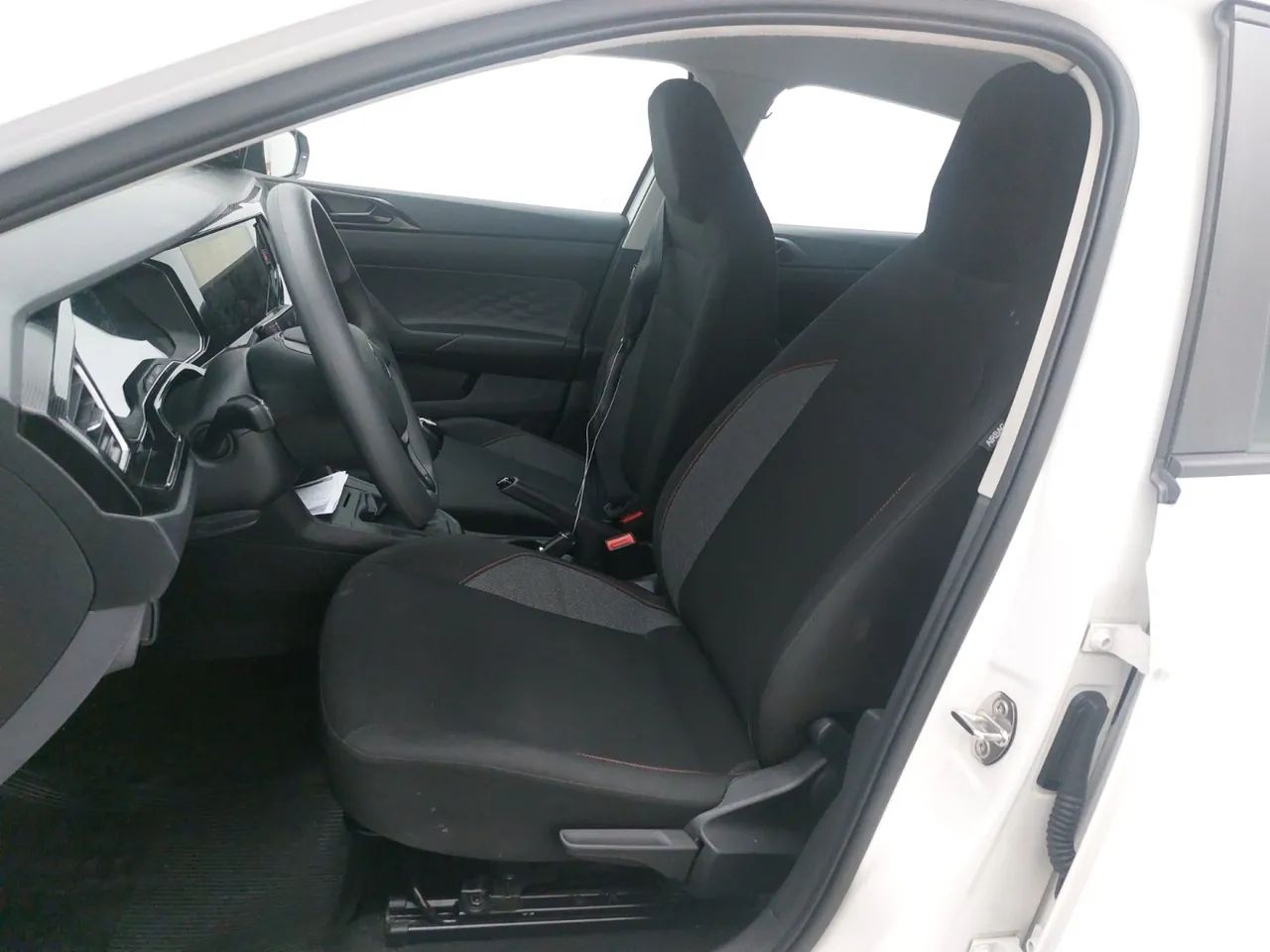 Volkswagen Polo Track 1.0 Flex 12V 5p, foto 16 de 18