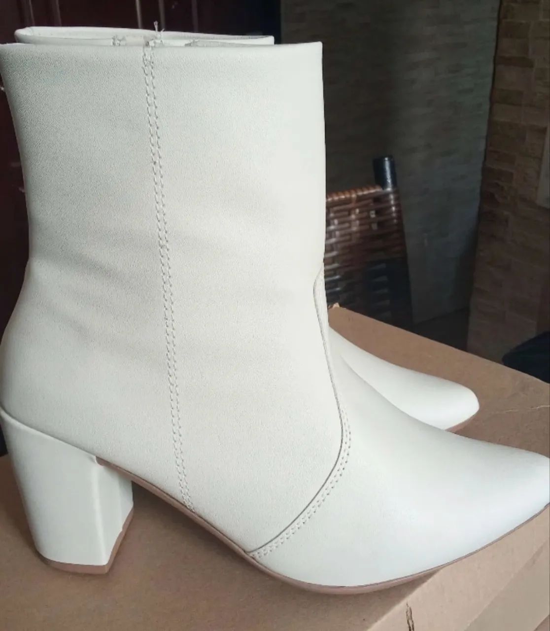 Bota cano curto branca 37 - Foto 4